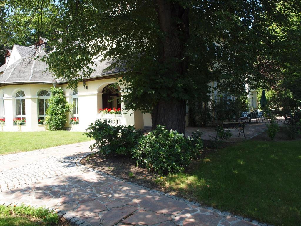 Hotel & Restaurant Bellevue Schmoelln Εξωτερικό φωτογραφία