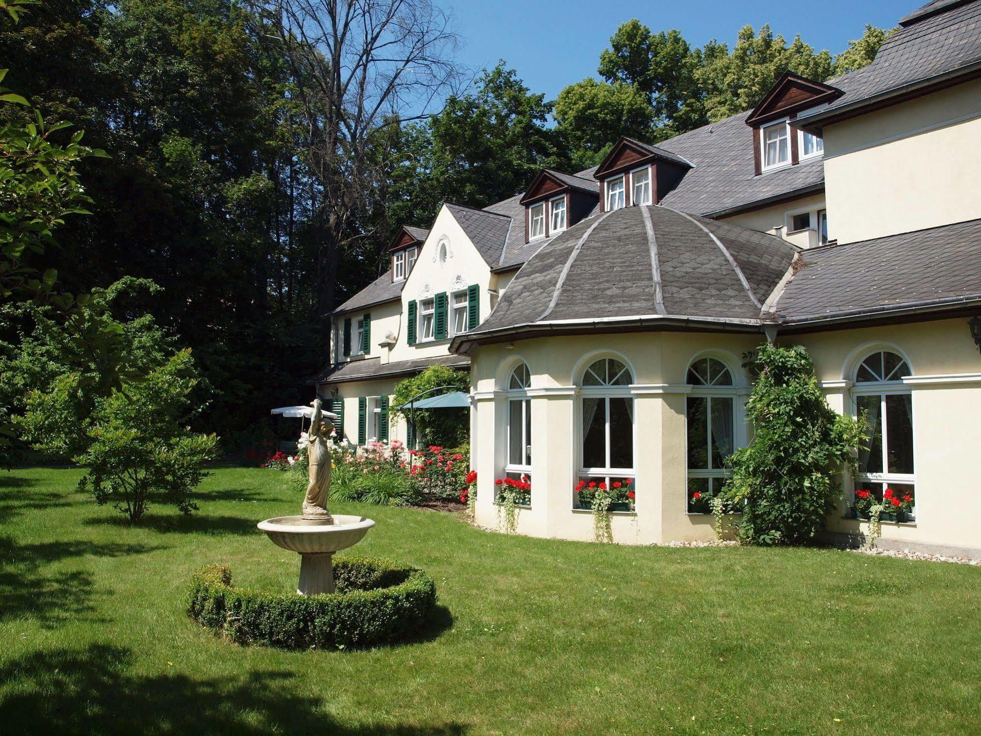 Hotel & Restaurant Bellevue Schmoelln Εξωτερικό φωτογραφία
