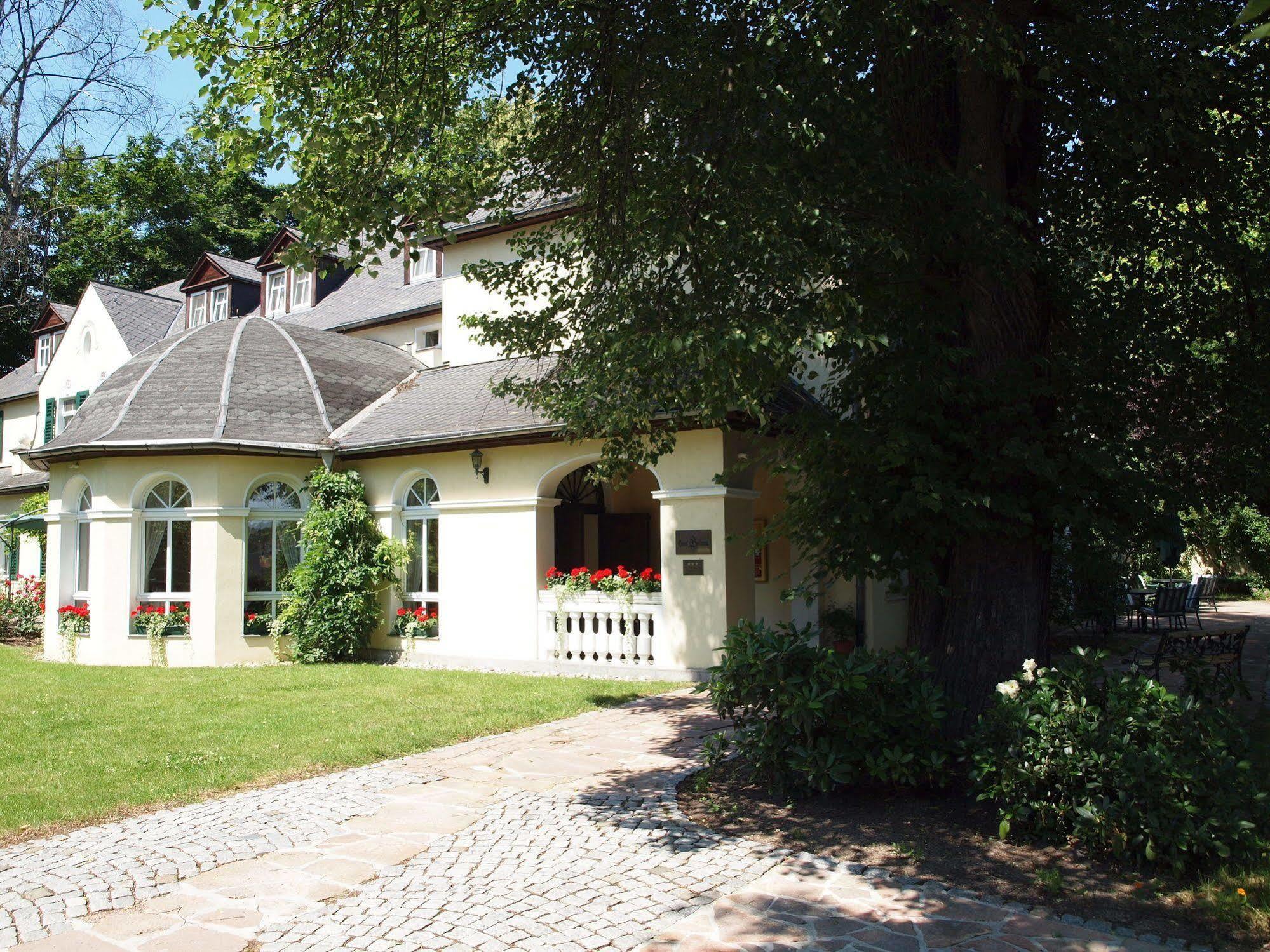 Hotel & Restaurant Bellevue Schmoelln Εξωτερικό φωτογραφία