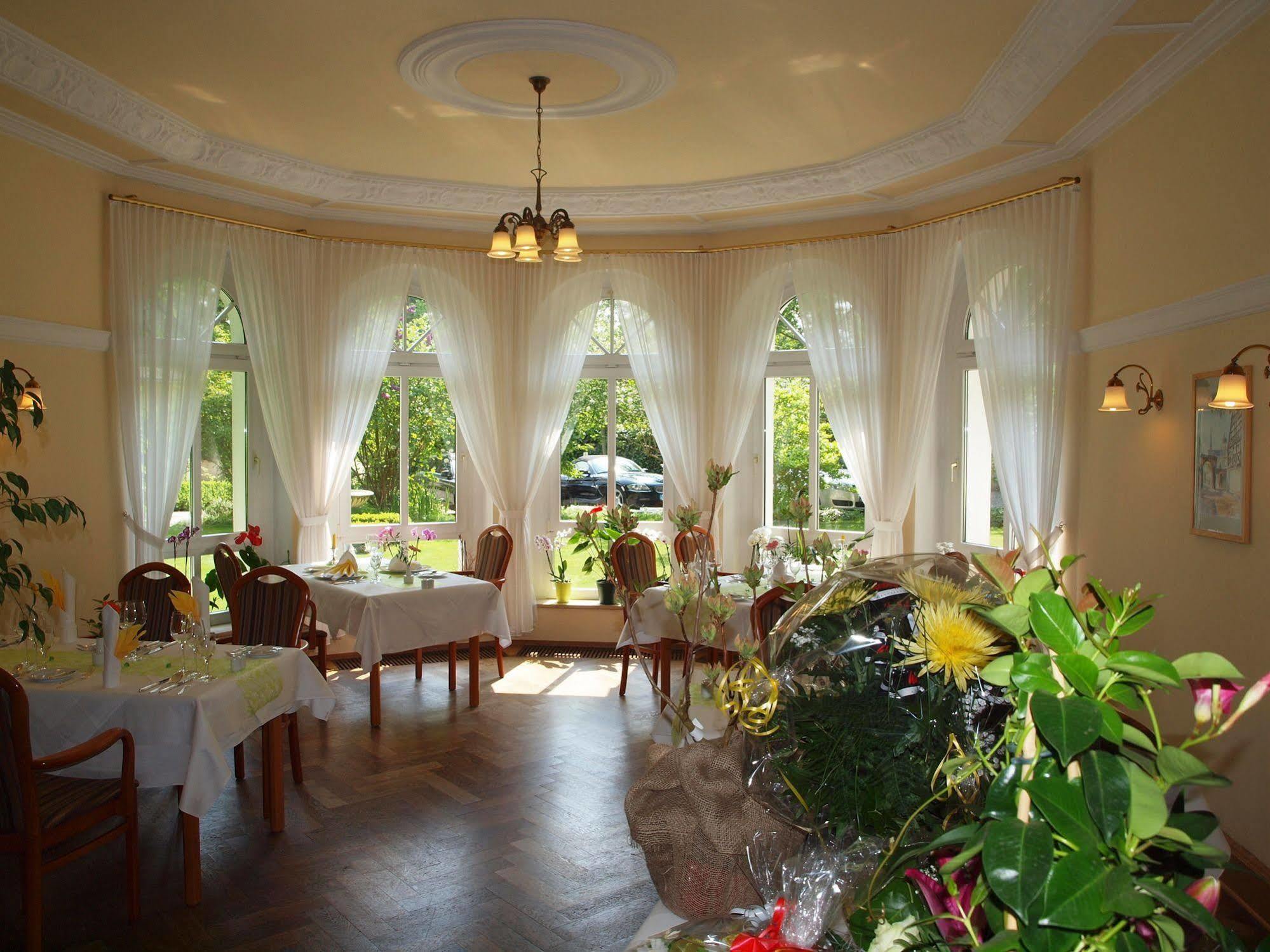 Hotel & Restaurant Bellevue Schmoelln Εξωτερικό φωτογραφία