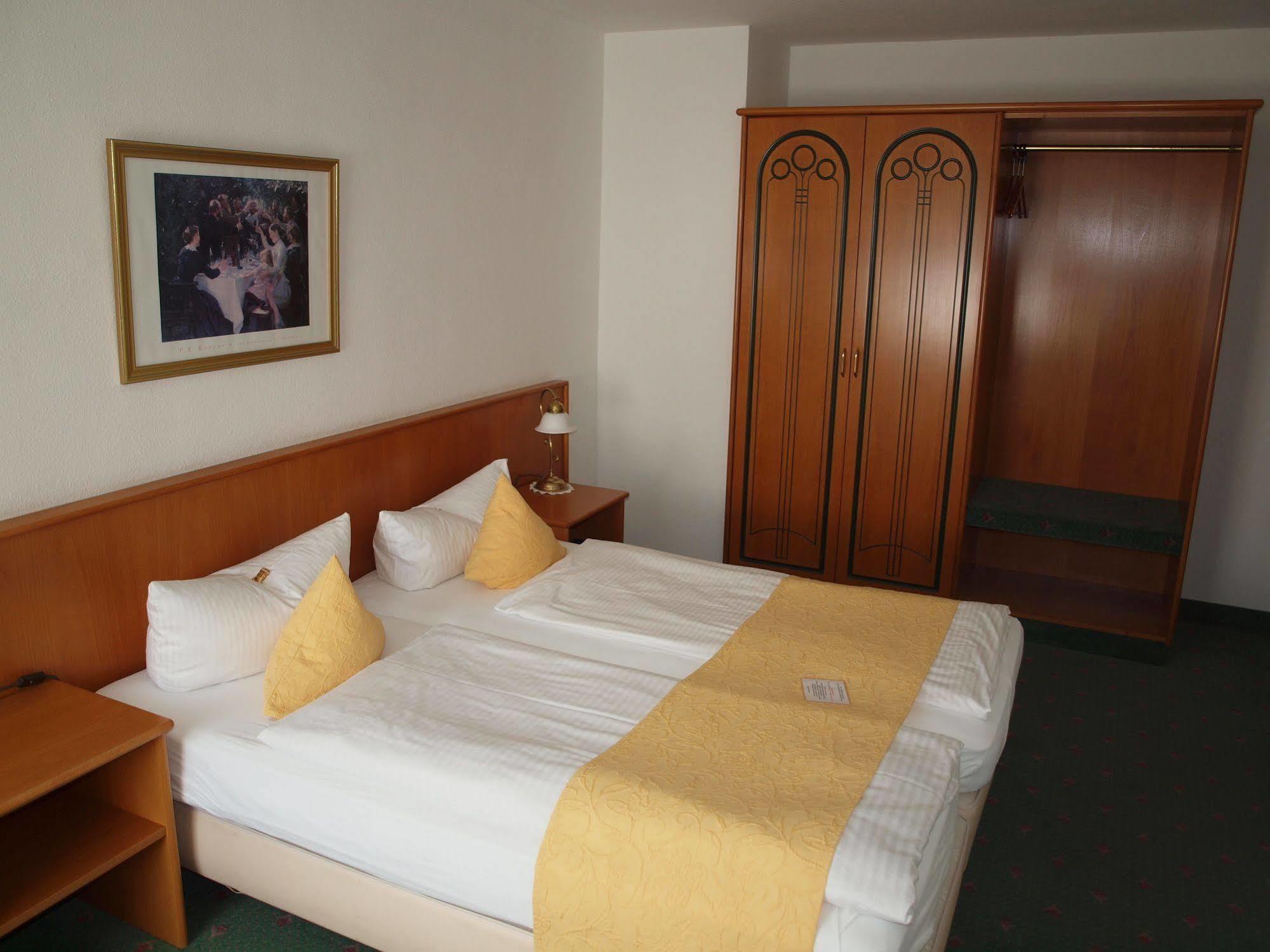 Hotel & Restaurant Bellevue Schmoelln Εξωτερικό φωτογραφία