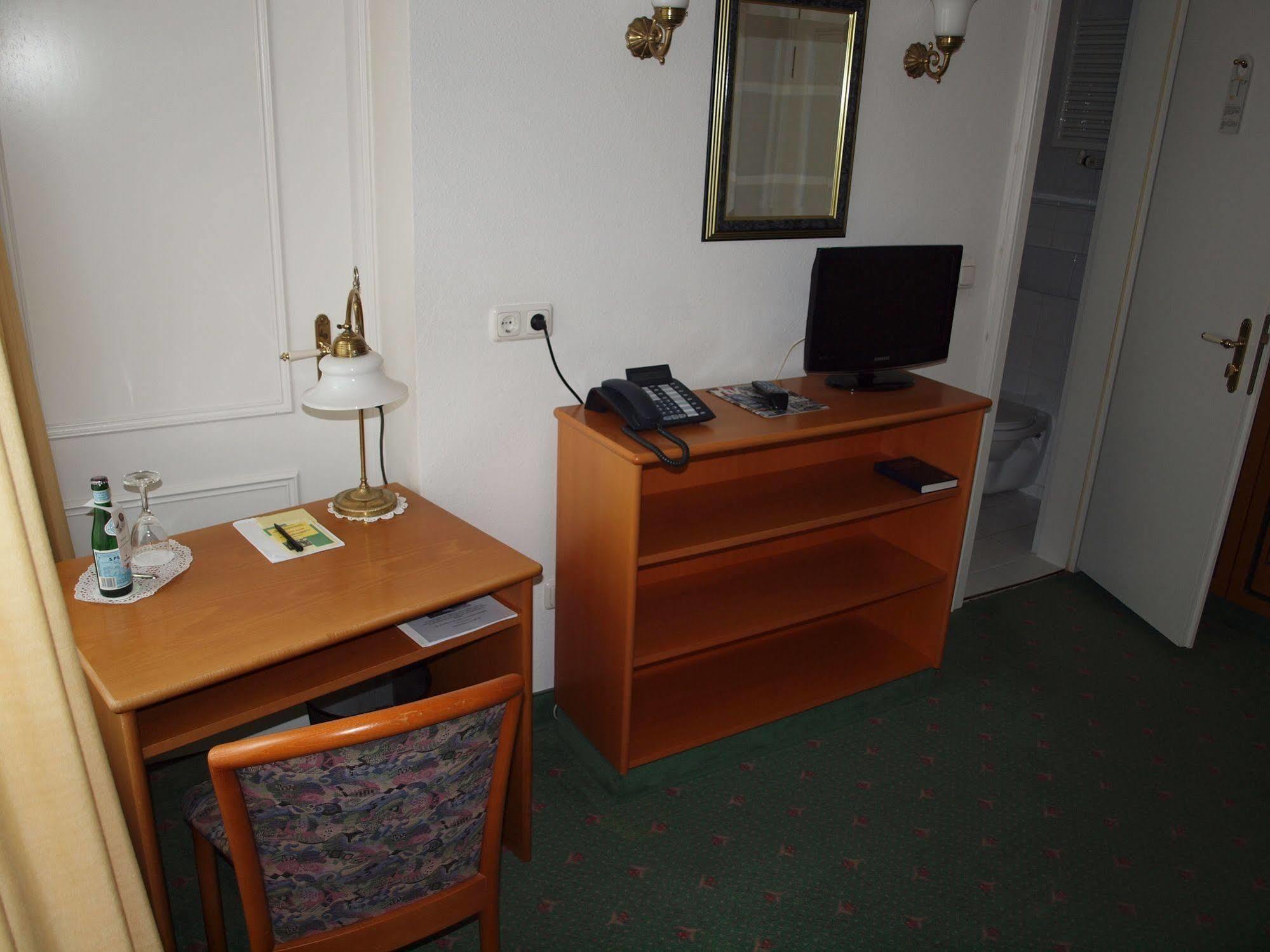 Hotel & Restaurant Bellevue Schmoelln Εξωτερικό φωτογραφία