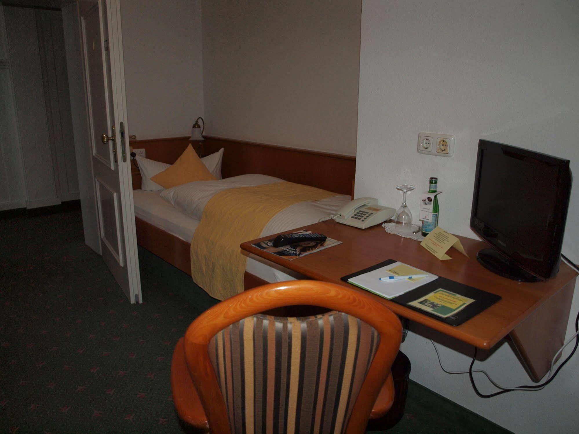 Hotel & Restaurant Bellevue Schmoelln Εξωτερικό φωτογραφία